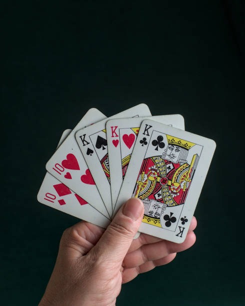 Live blackjack dealer and table on 1121 slot mobile app
